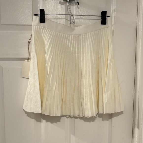 Cream Pleated Skirt - Picture 3 of 3